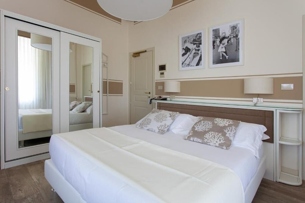 CONNECTING, SUITE, DOUBLE BED, SEA VIEW, BALCONY