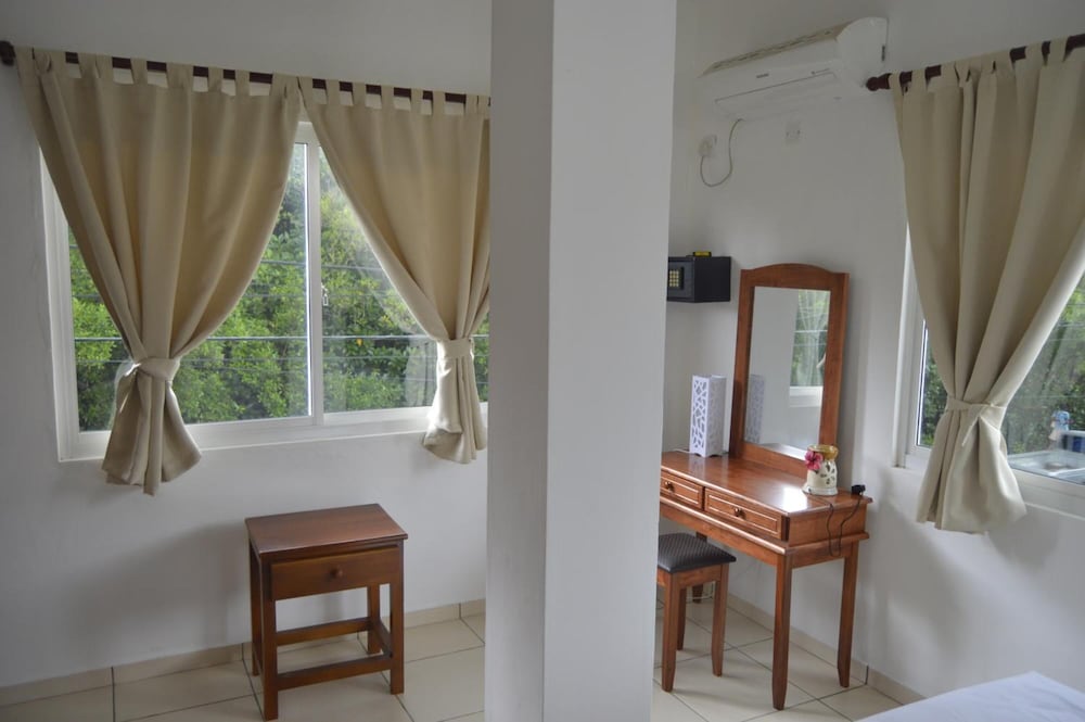 Chez Payet Guesthouse 16/18