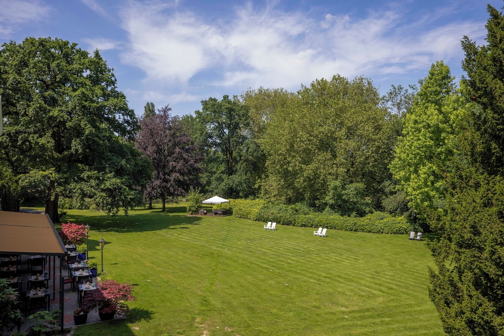 Parkhotel Schloss Hohenfeld (Parkhotel Hohenfeld) 62/65