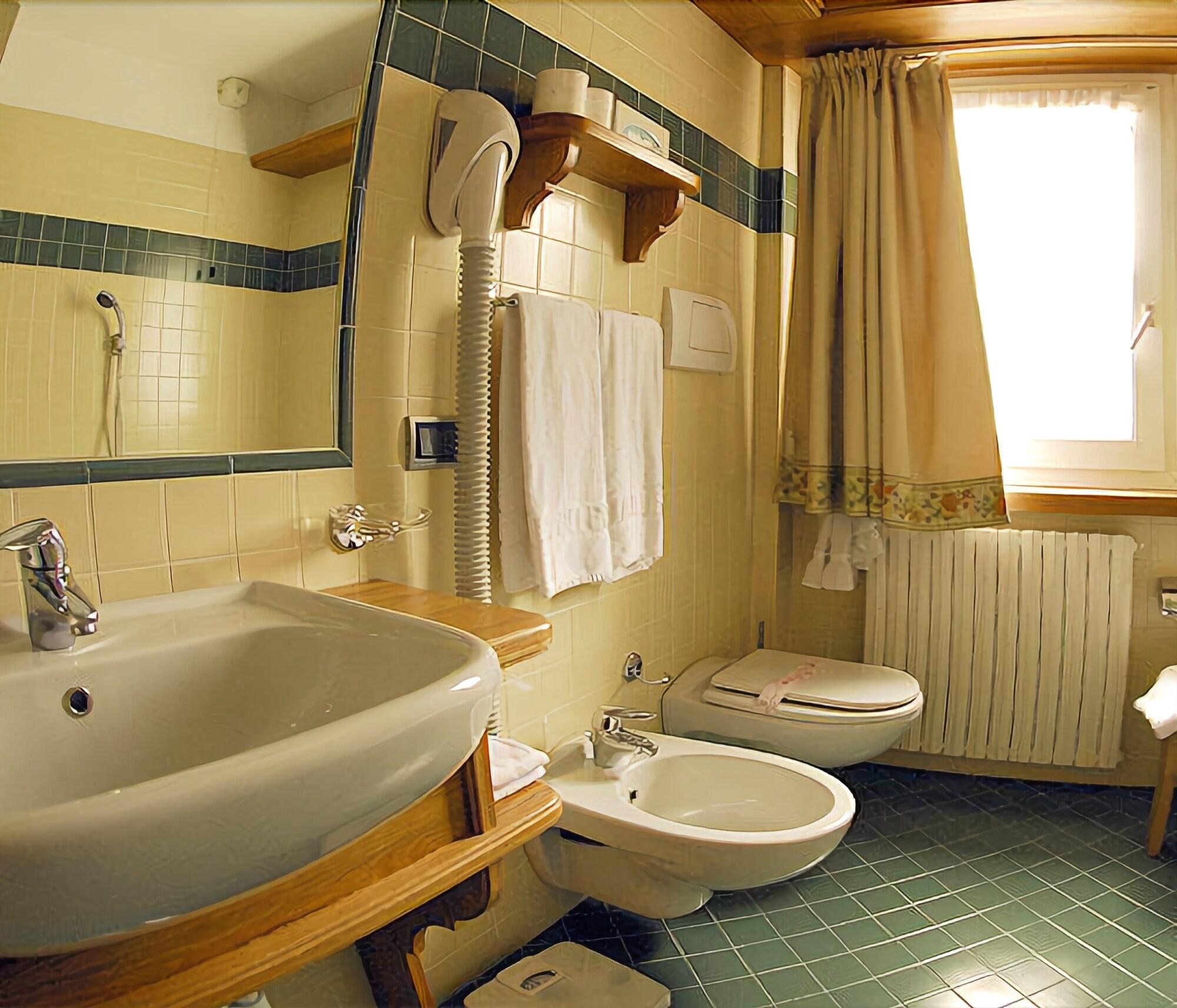 HOTEL BAITA DEI PINI 30/32