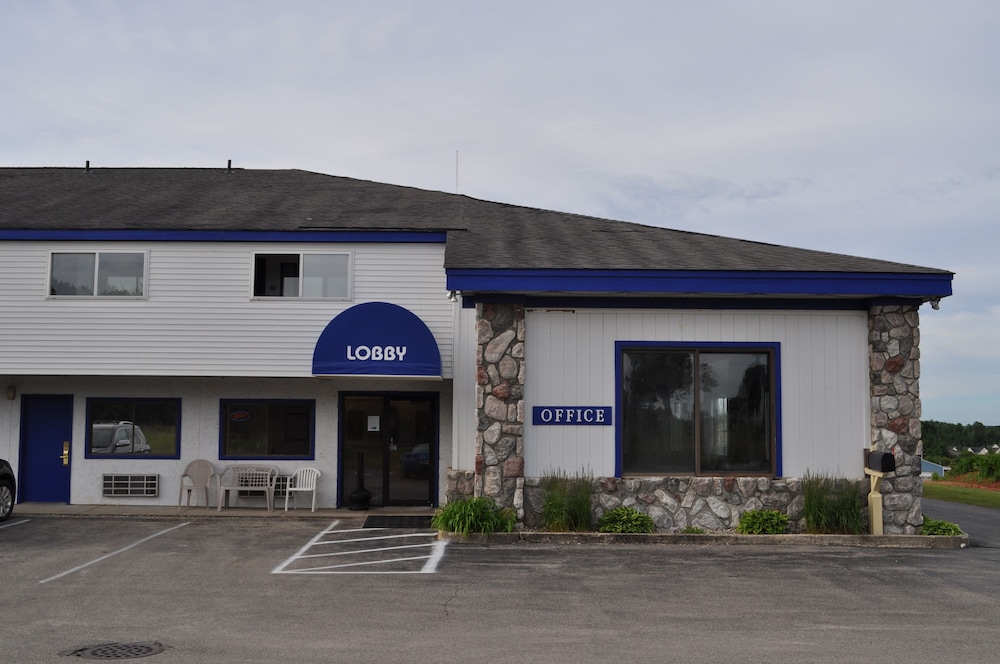Super 8 by Wyndham Petoskey 1/21