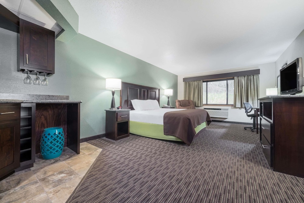 Americinn By Wyndham West Salem 7/26
