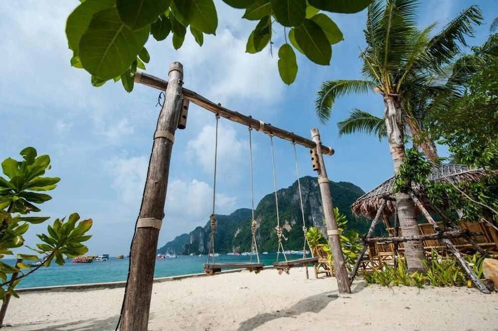Phi Phi Island Cabana Hotel 64/69