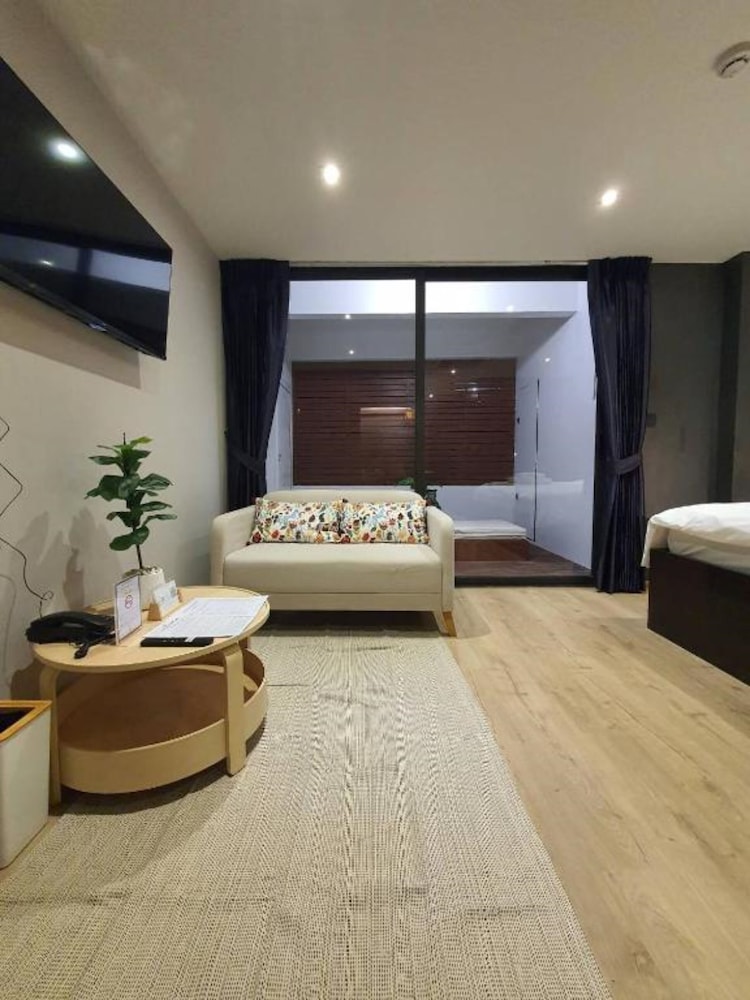 The Nhorm Hotel Ratchada 31/45