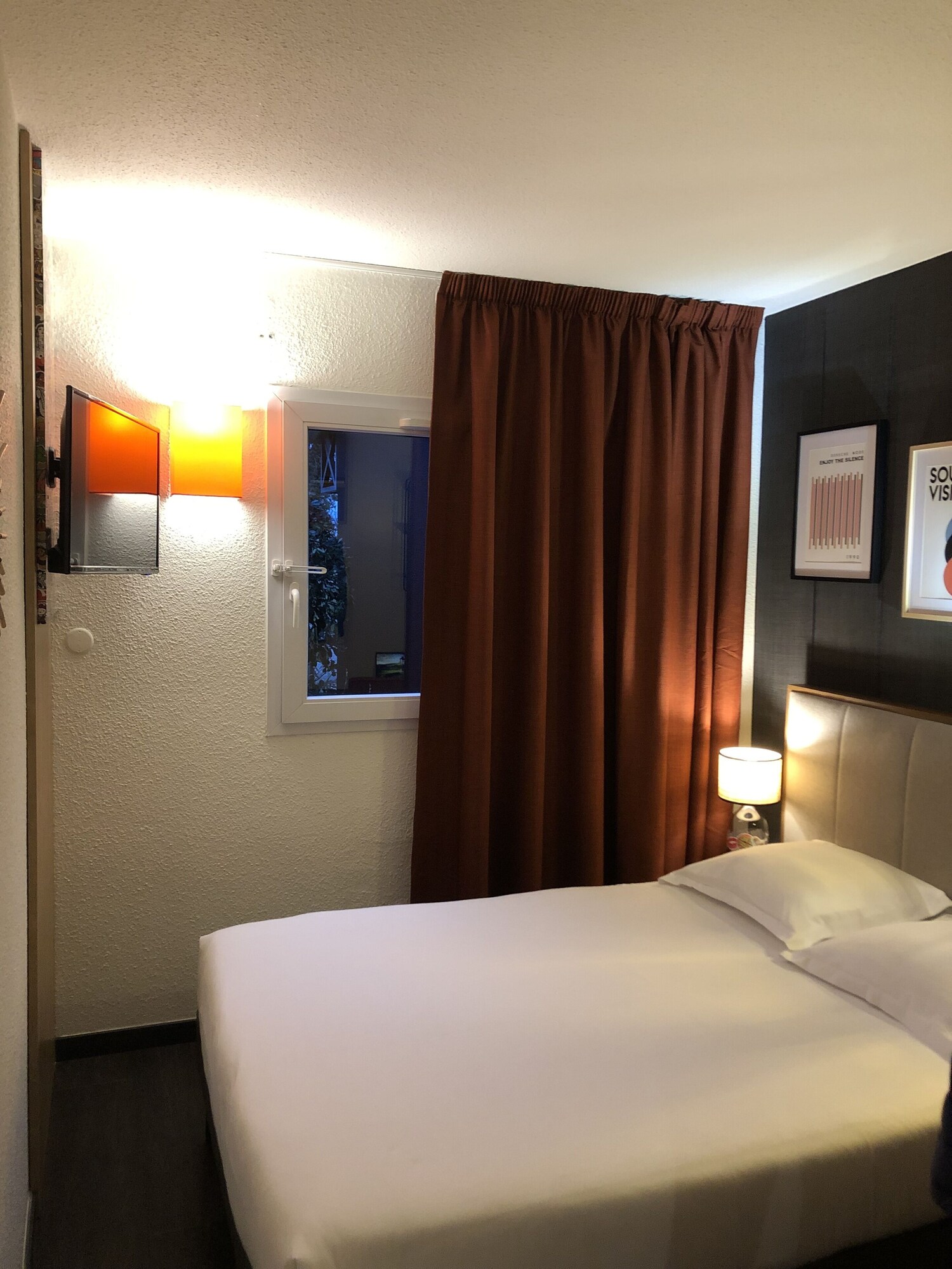 Pop, Double Bed