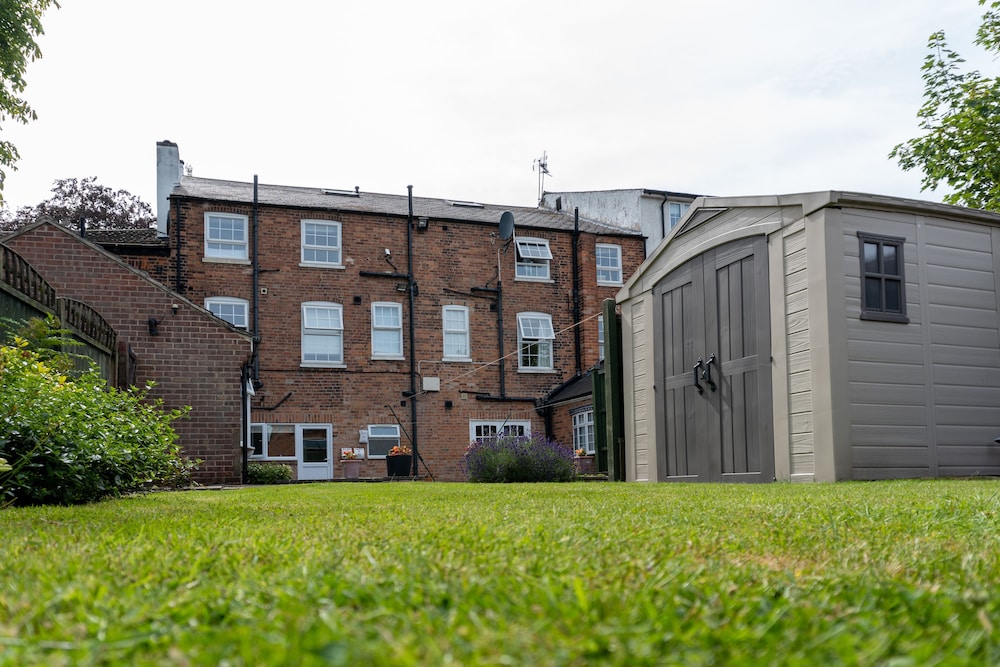 The Lawns Guest House 2/41