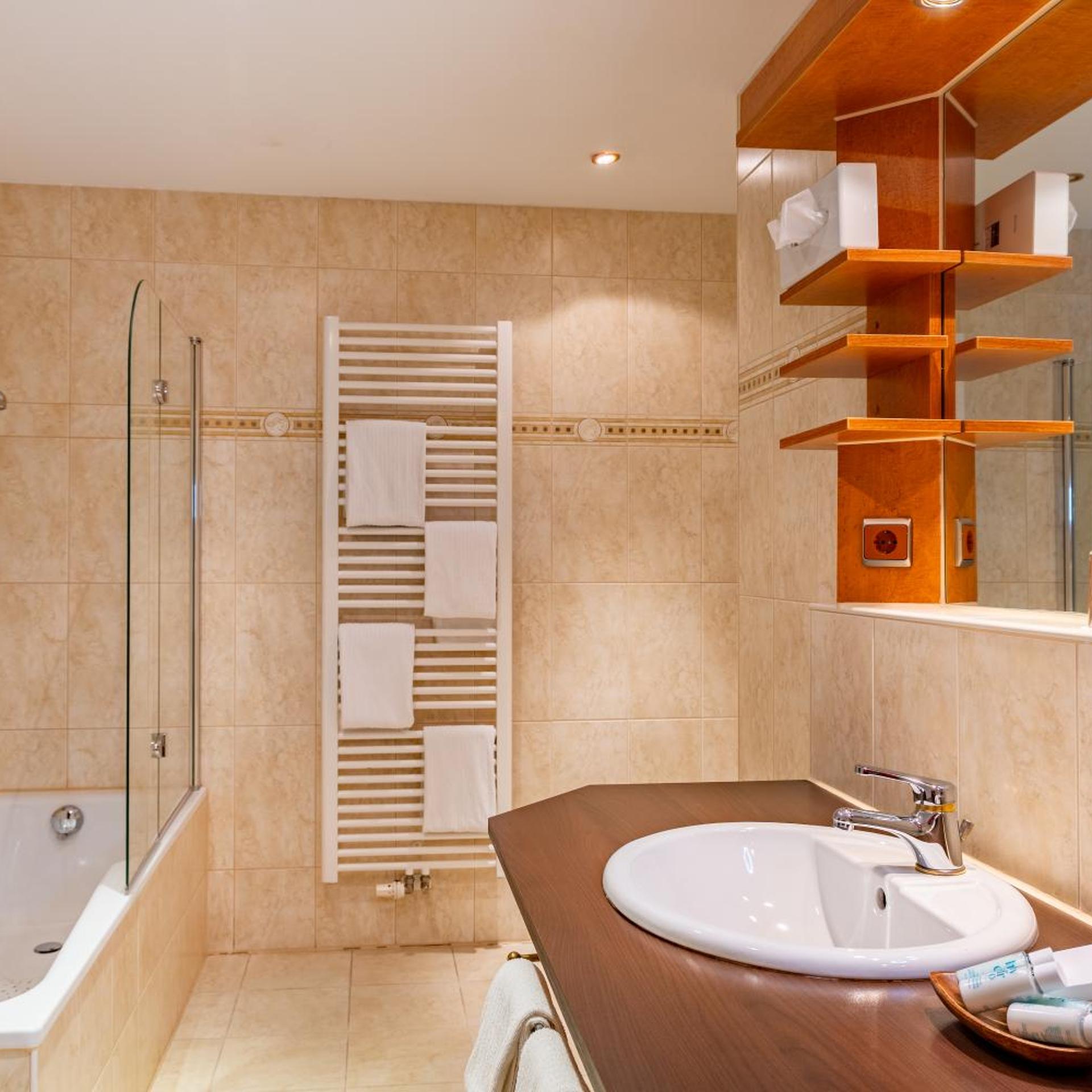 جناح بسرير كينج، Königshof Hotel Resort 5/7