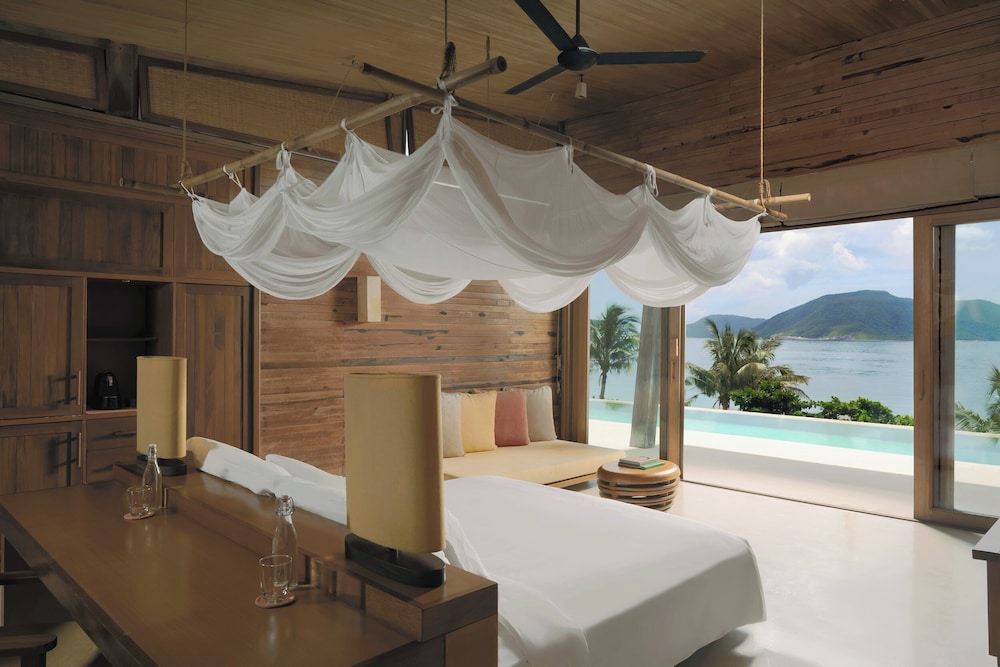 4 Bedrooms, Pool, Villa, Twin Beds, 3 King Beds, Beach Front