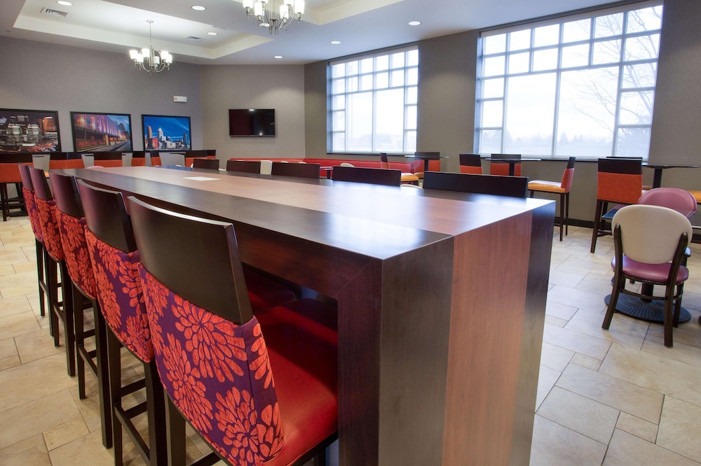 Drury Inn and Suites Cincinnati Sharonville 31/37