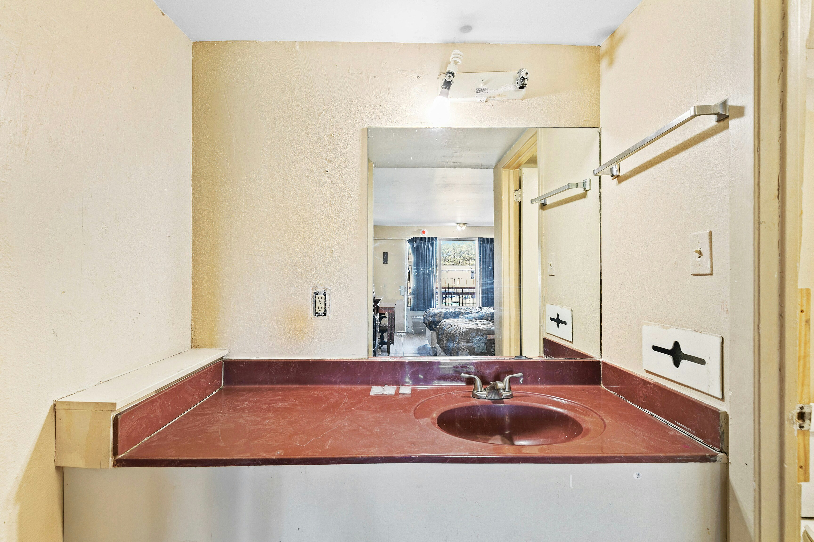 Luxury Inn By Hotel O Hattiesburg, MS 11/50