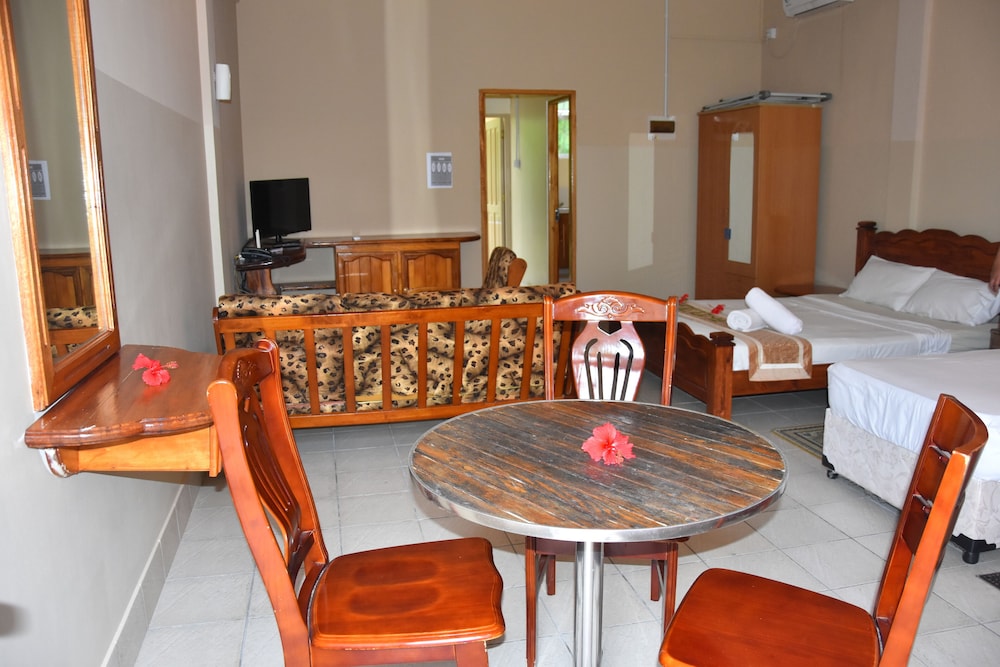Reef Holiday Apartments Hotel Mahe Island 33/60