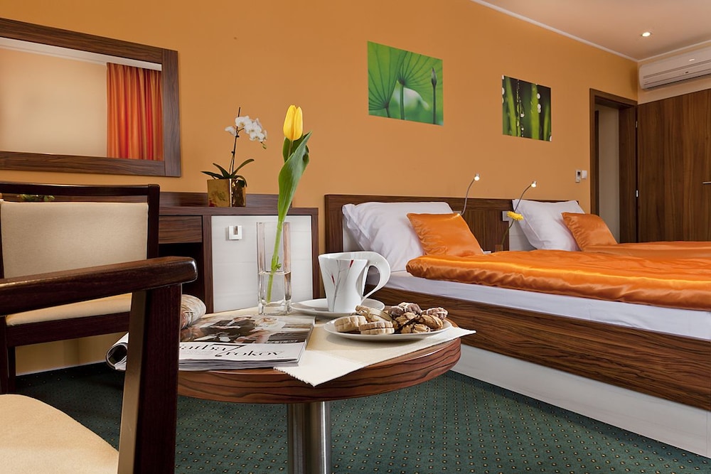 Viktor Hotel 49/55