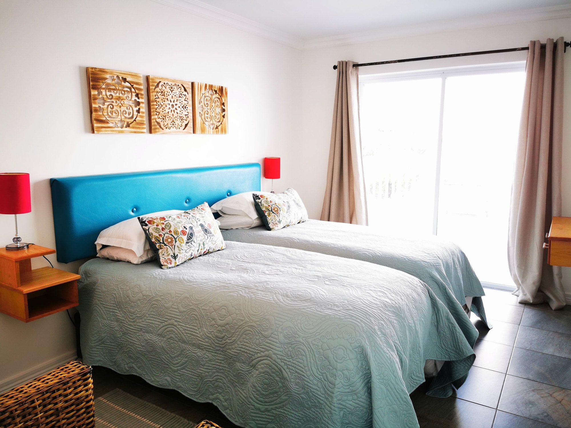 Apartment, 1 Queen and 4 Single Beds