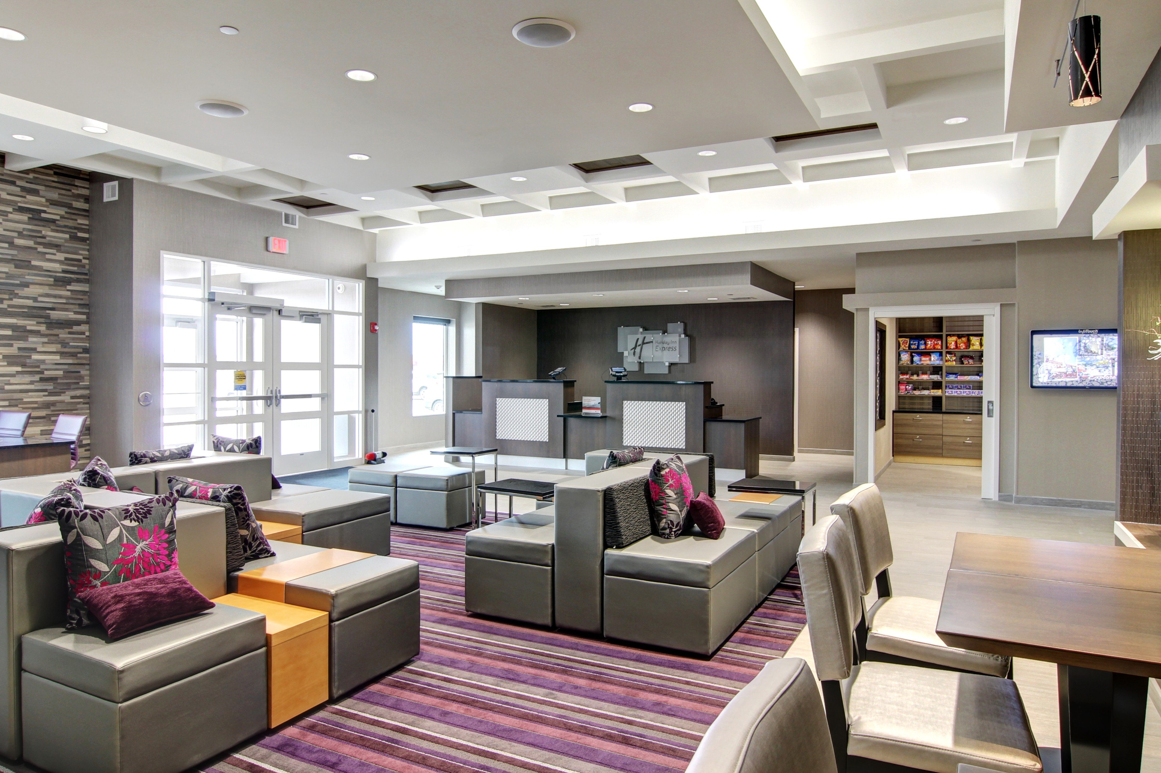 Holiday Inn Express Fargo SW - I-94 Medical Center 34/52