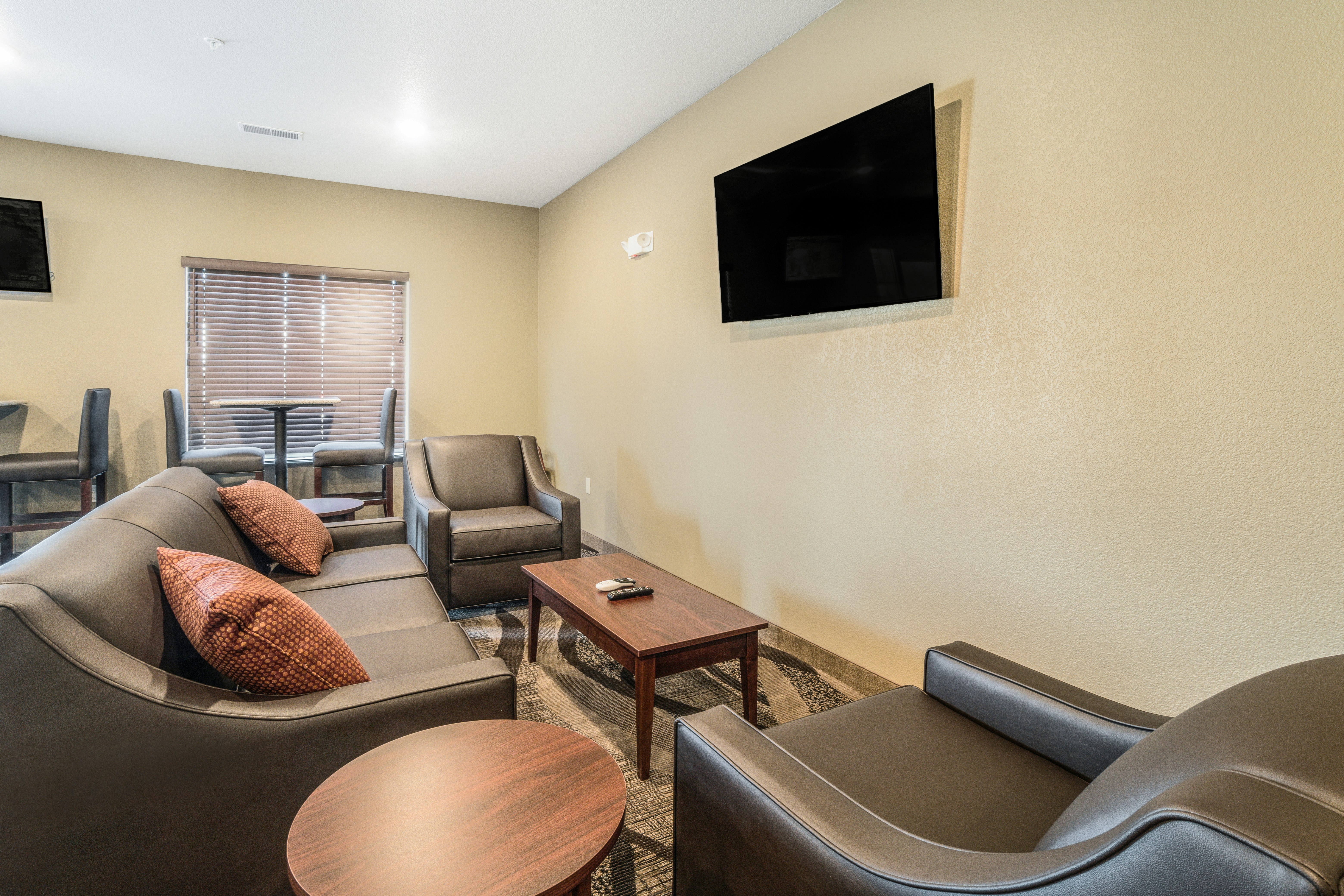 Cobblestone Hotel & Suites - Newport 49/61