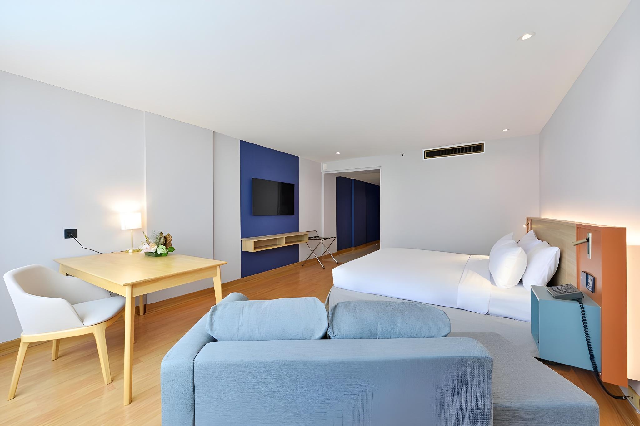 PREMIER ROOM