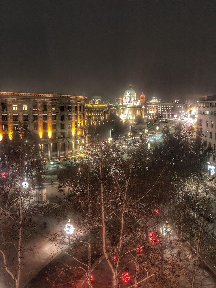Maccani Luxury Suites 1/85
