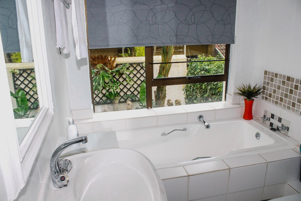 La Dolce Vita Guest House 46/50