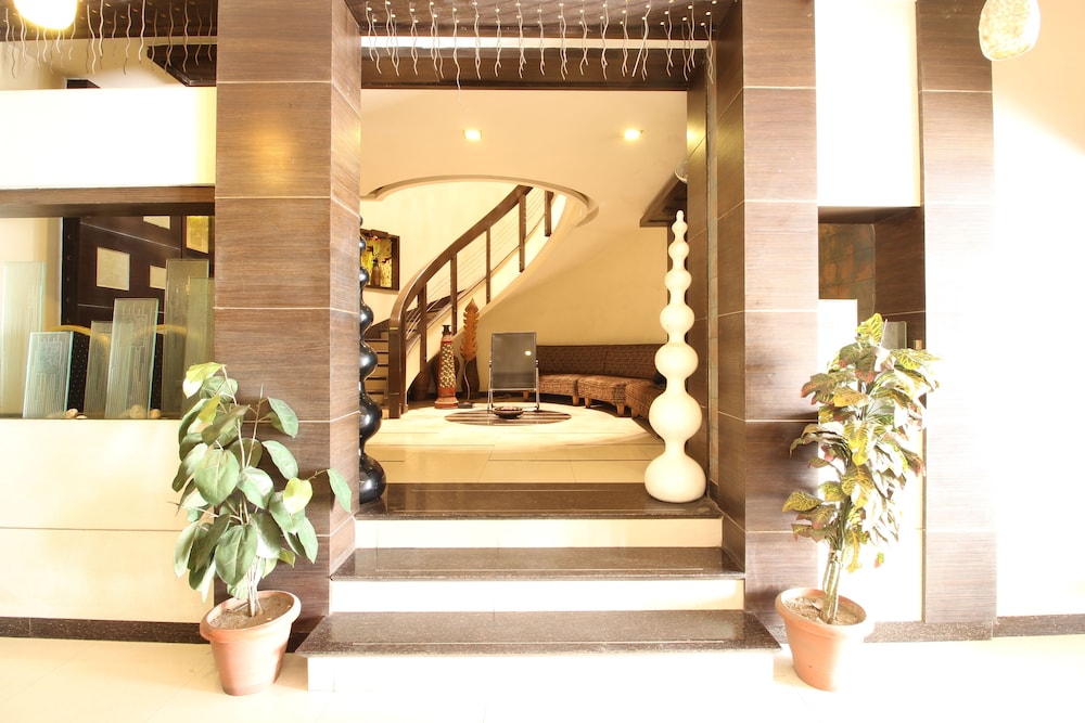 Hotel Meera 5/42