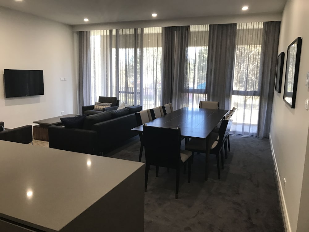Knightsbridge Canberra 43/61