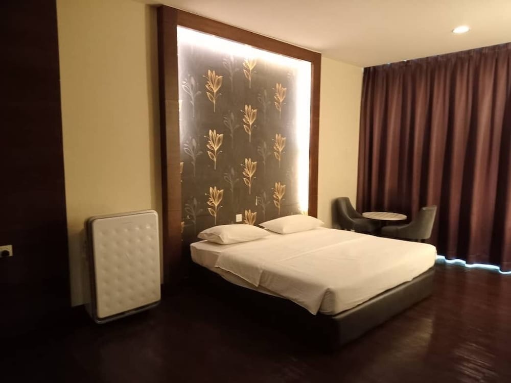 WaterFront Boutique Hotel 8/18