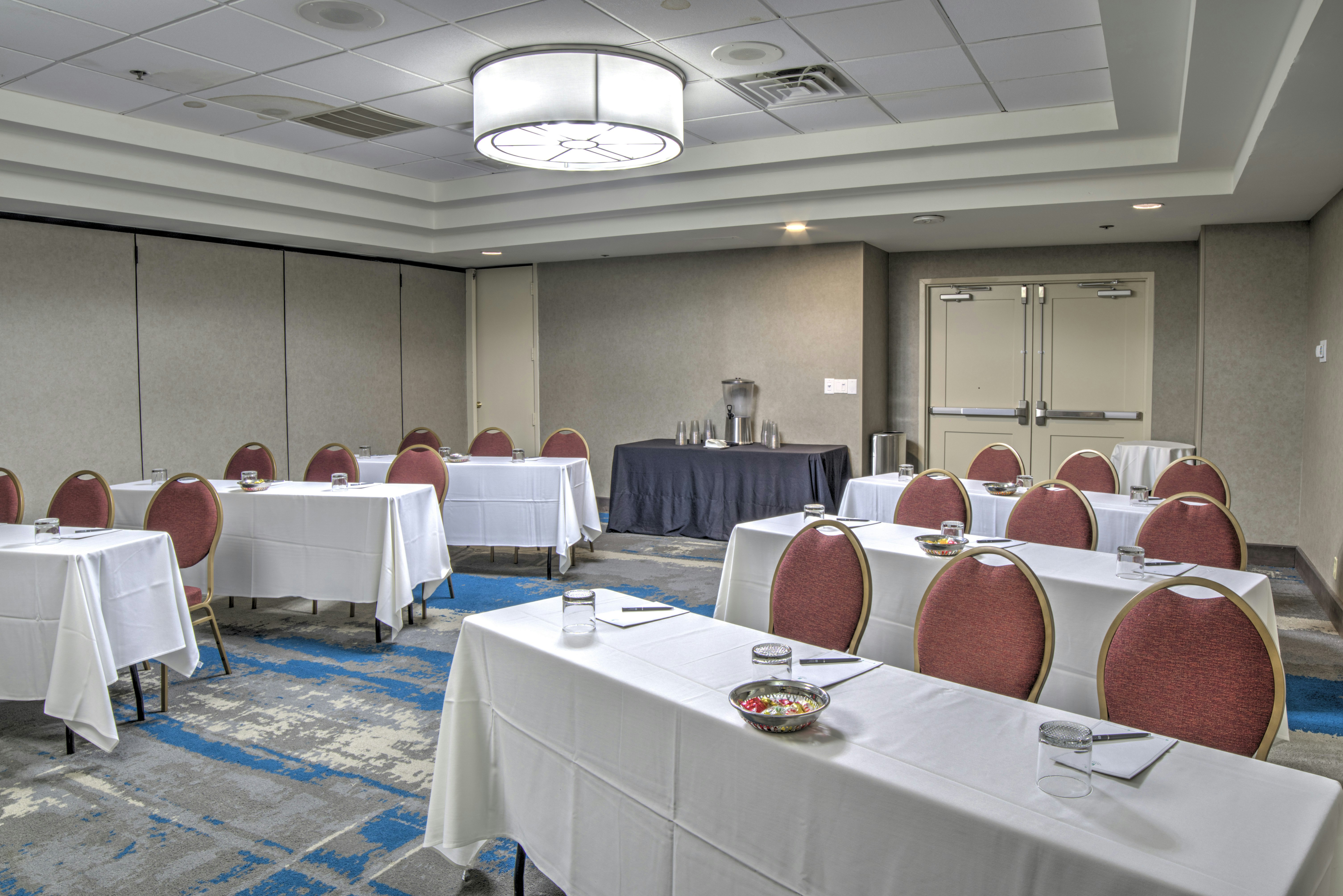 Embassy Suites Indianapolis North 18/24