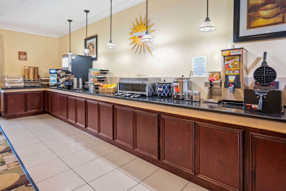 La Quinta Inn & Suites by Wyndham Houston - Magnolia 38/48