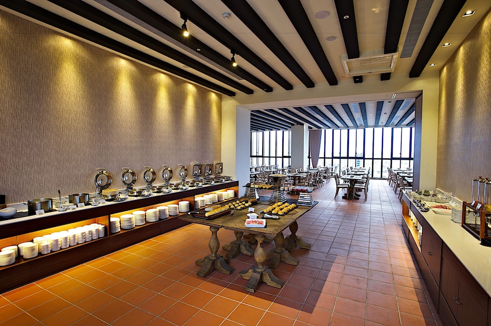 The Gaya Hotel 64/72