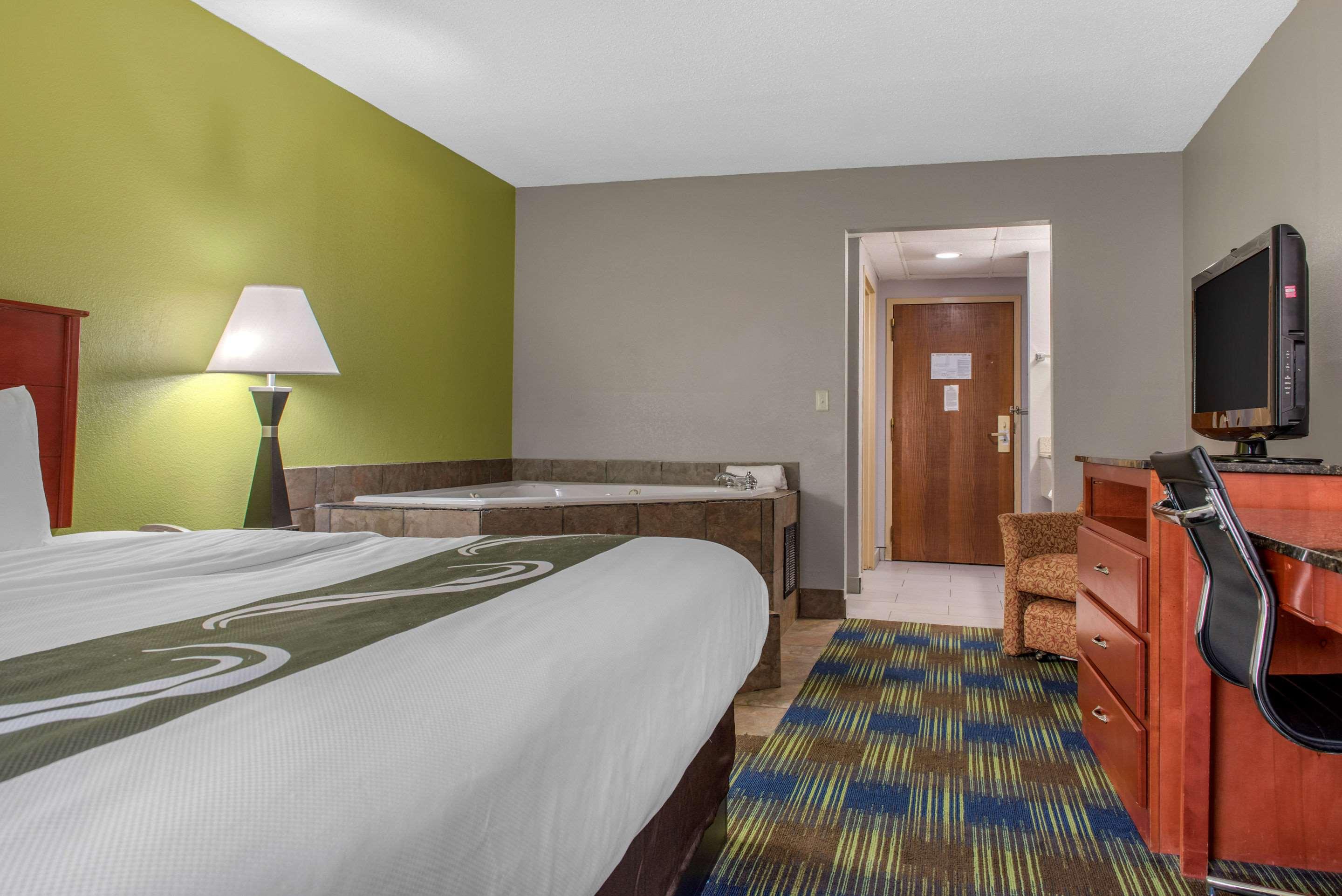 Efficiency, Suite, King Bed