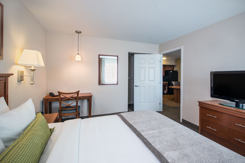 Candlewood Suites Pittsburgh-Cranberry 11/34