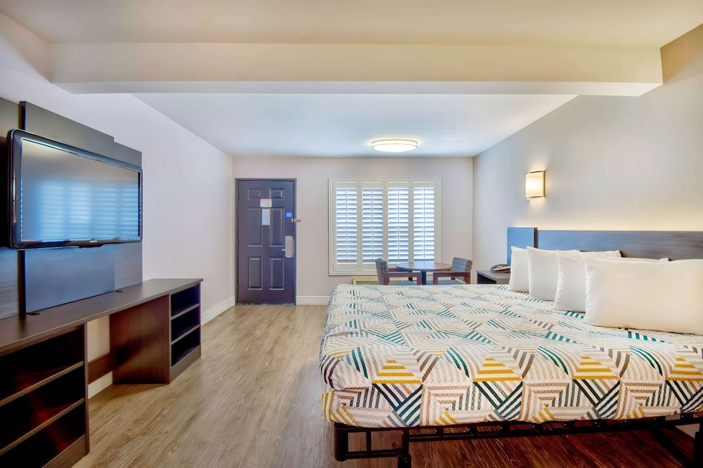 Motel6 Inglewood, CA 30/54