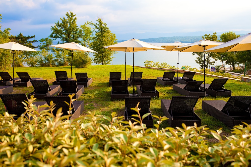 Blue Waves Resort 67/71