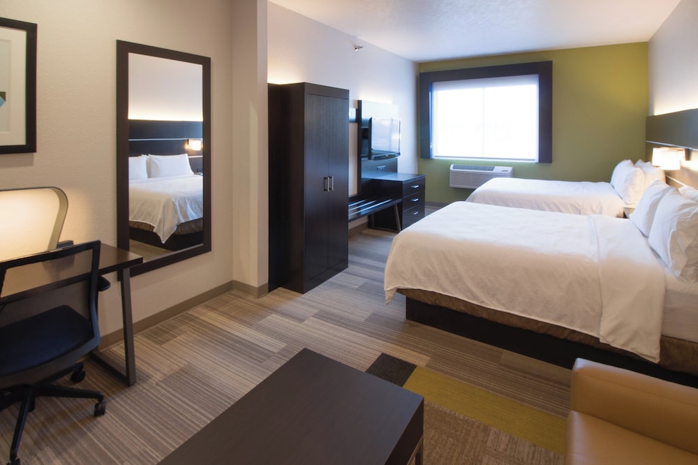 جناح بسريرين كوين، Holiday Inn Express Hotel And Suites Worthington 2/3