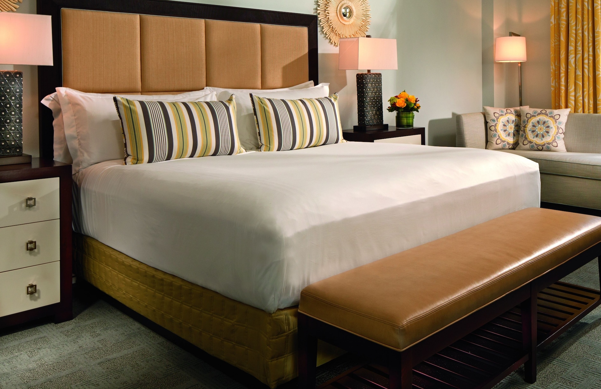 ROOM, KING BED, PARTIAL VIEW