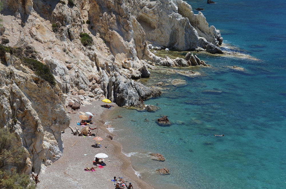Emporios Bay Hotel 32/64