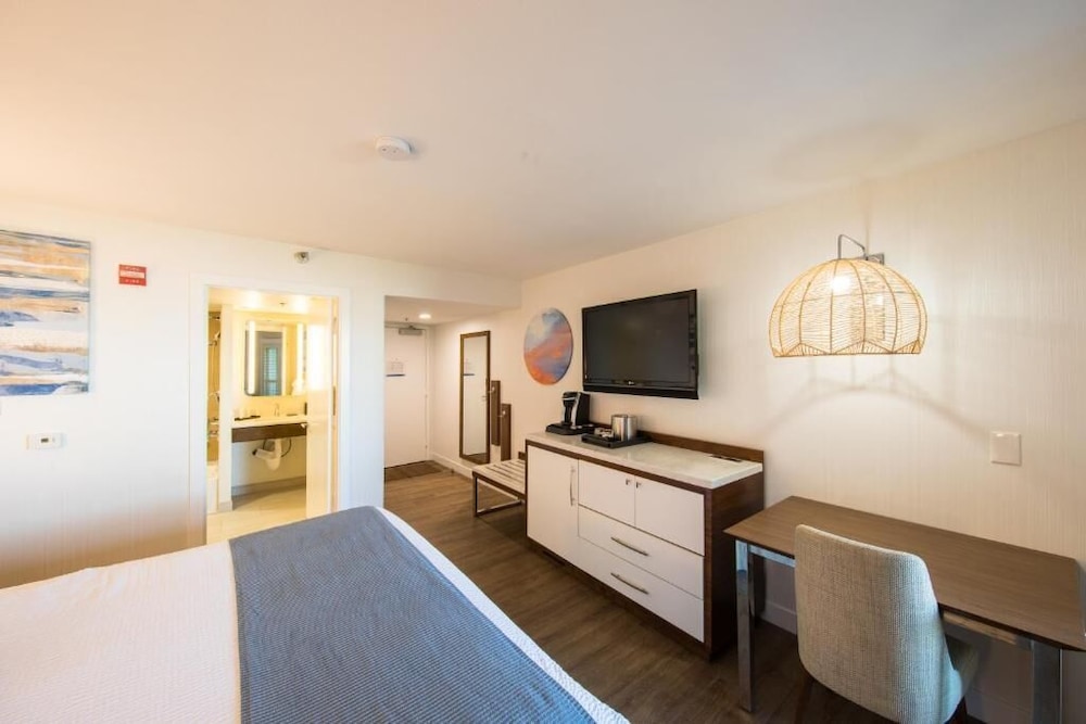 SeaCrest Oceanfront Hotel 45/70