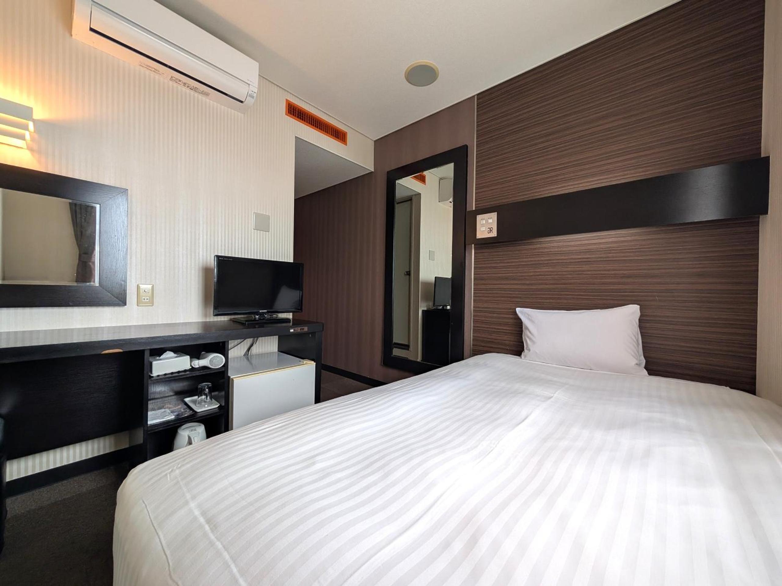 Semi Room, Semi Double Bed, Smoking