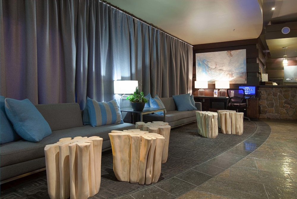 Sandman Hotel Kelowna 41/50