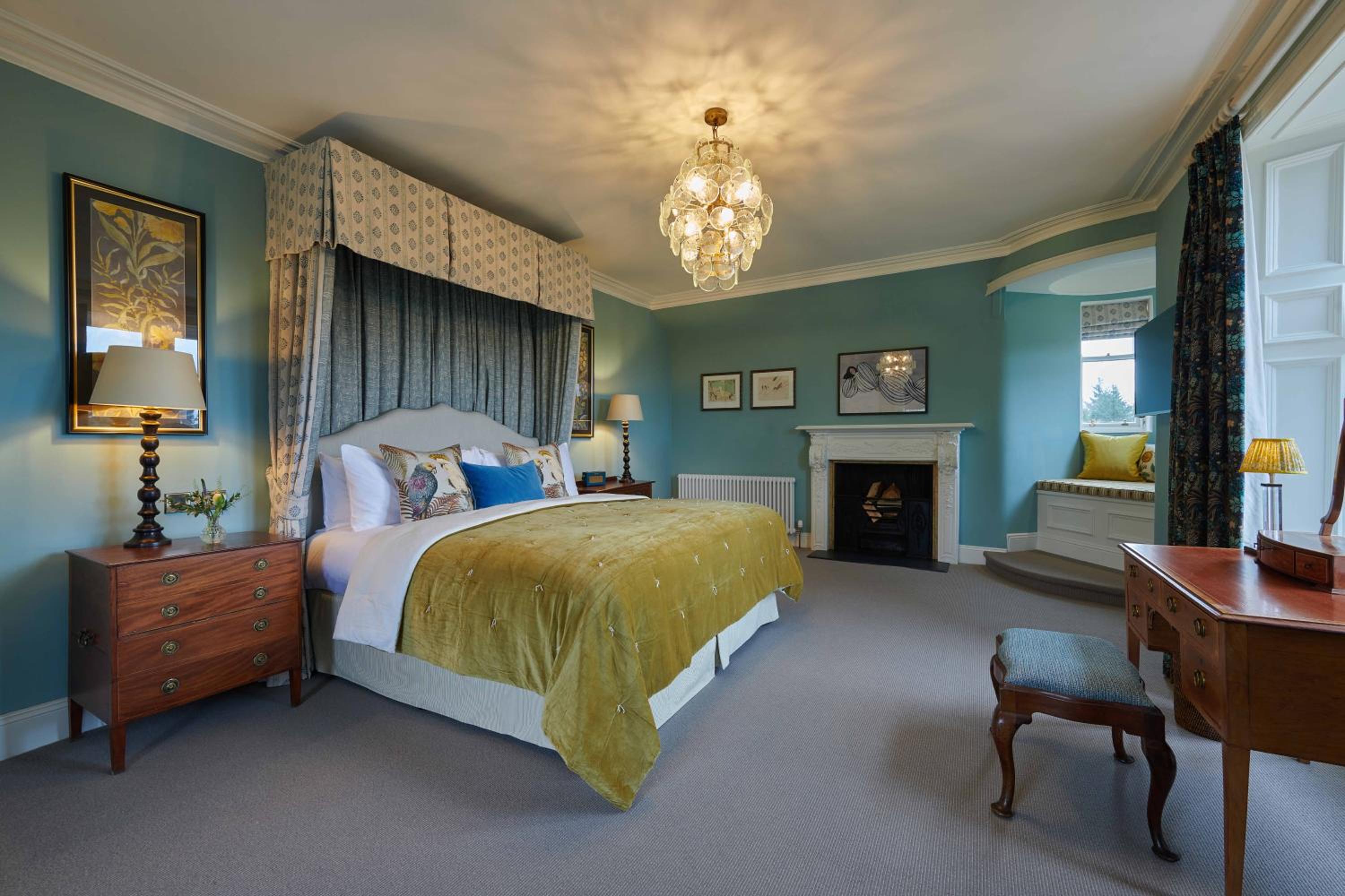 Turret, Suite, King Bed, Sofa