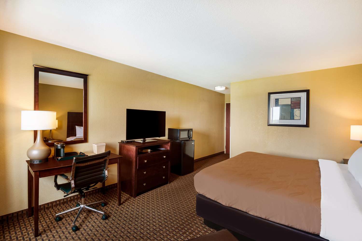 غرفة بسرير كينج، Quality Inn Des Moines North 3/4