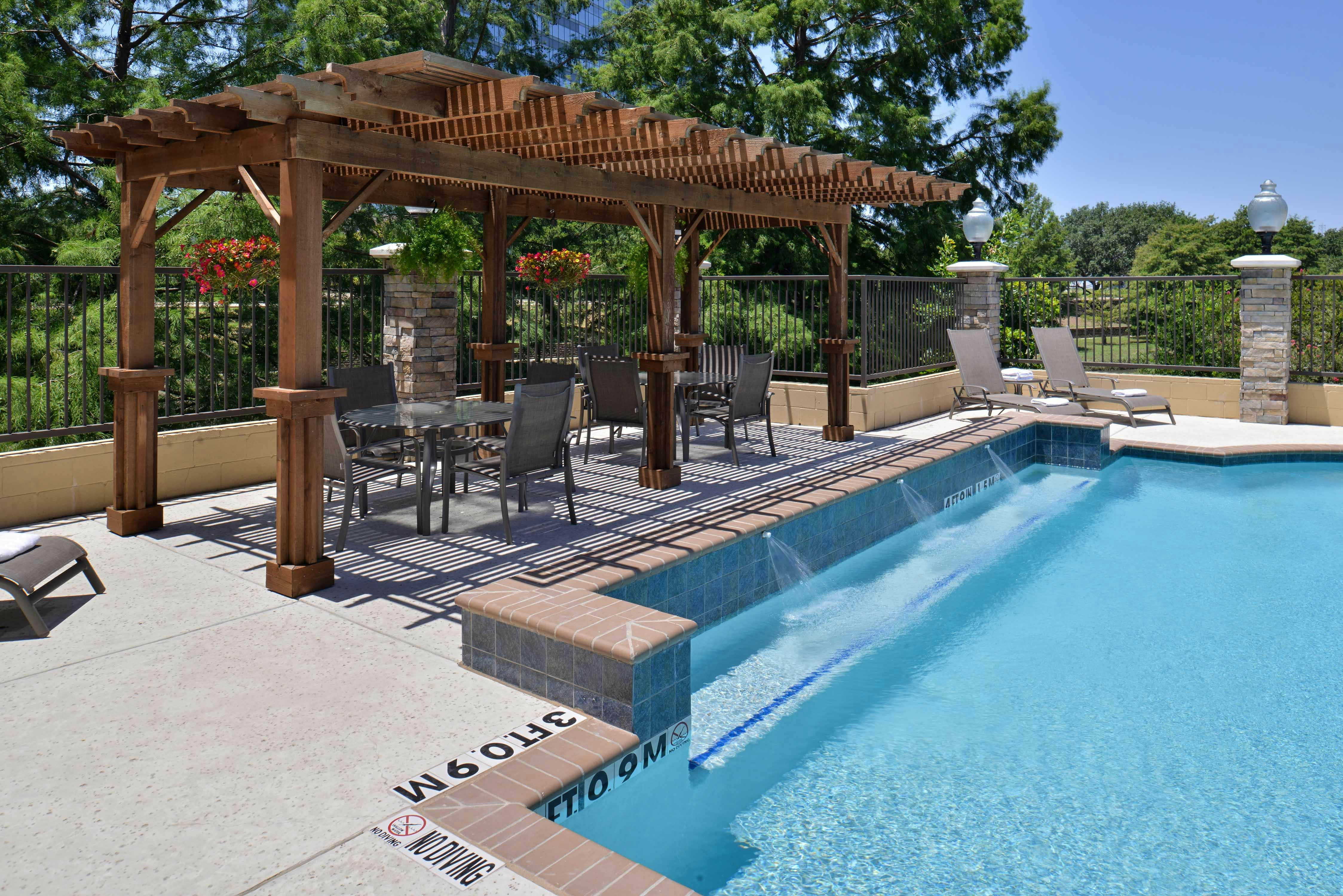 Hampton Inn Suites Dallas Market Center 72/75