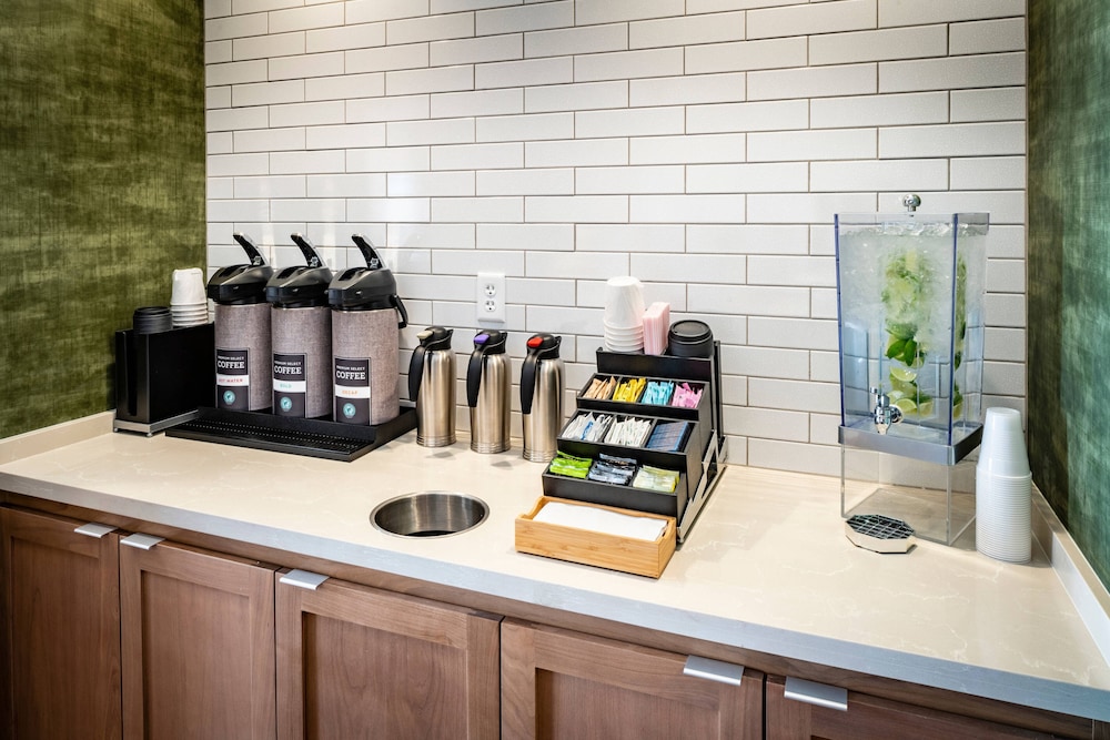 Fairfield Inn and Suites by Marriott Las Vegas Northwest 43/45
