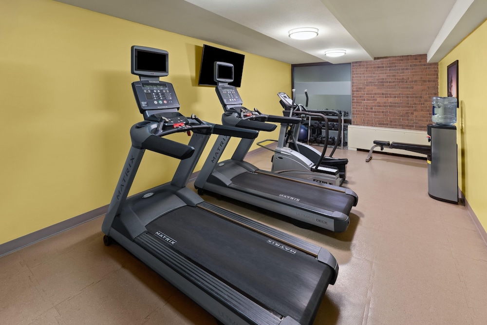 Heritage Inn Suites San Antonio Airpt, Trademark by Wyndham 32/60