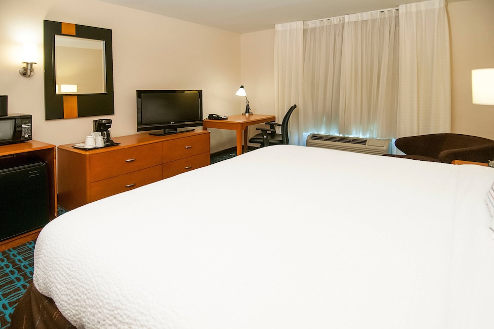 Fairfield Inn And Suites San Antonio North Stone Oak 10/43