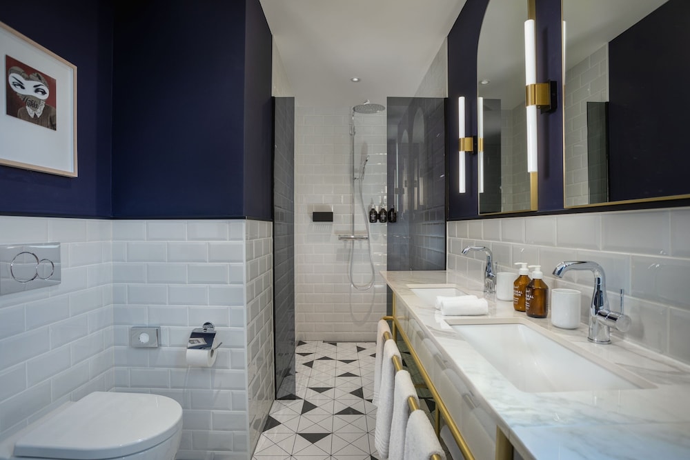 Neues Schloss Privat Hotel Zurich 9/31