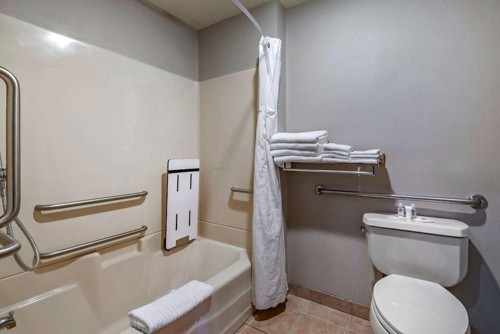 Comfort Suites Portland Airport 9/39