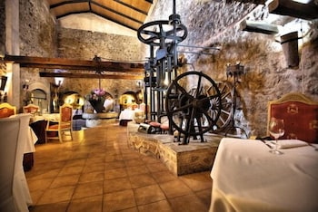 LA POSADA DEL MARQUES 36/50