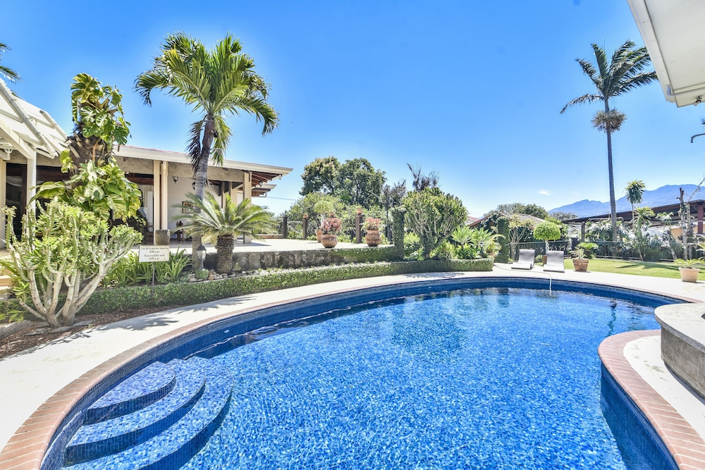 La Riviera Hotel Bed And Breakfast 27/50