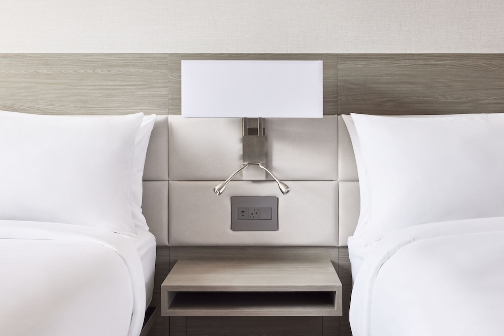 AC Hotel by Marriott St. Louis Chesterfield 22/50