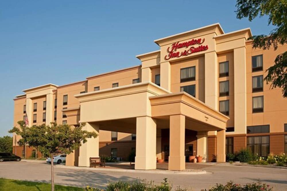Hampton Inn Suites Bloomington Normal 1/48